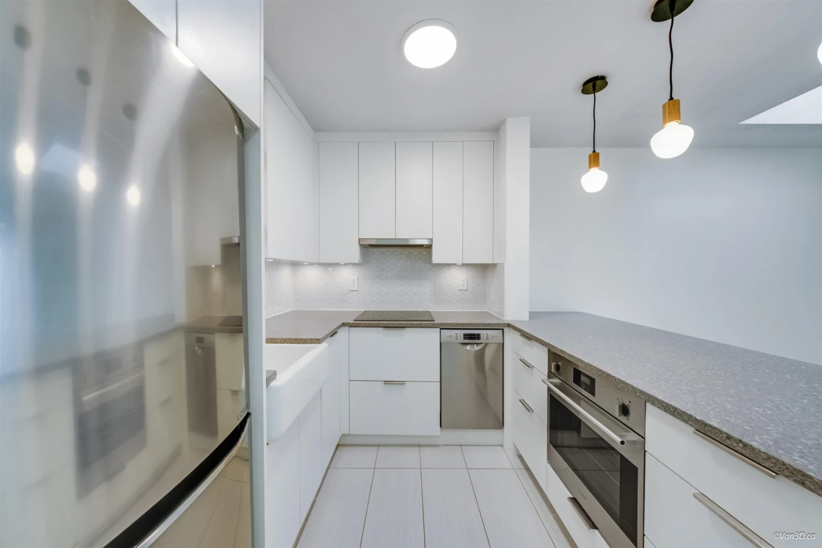 Dining Area Photo of 303 1545 E 2nd Avenue, Vancouver, BC