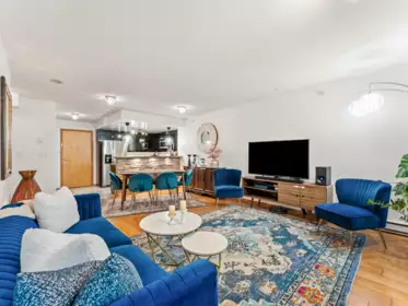 Kitchen Island Photo of 306 1328 W Pender Street, Vancouver, BC