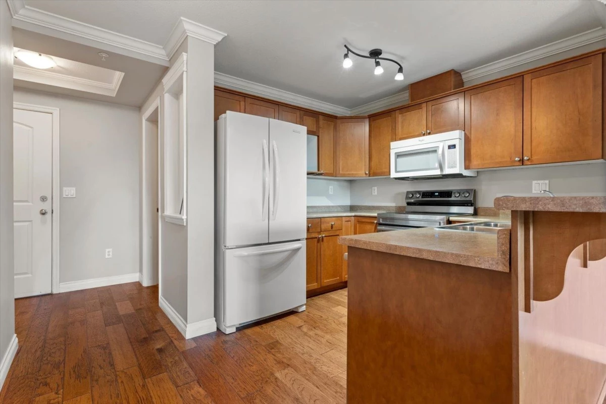Dining Area Photo of 305 45645 Knight Road, Chilliwack, BC
