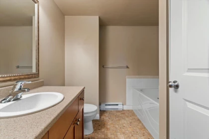 Hallway Photo of 305 45645 Knight Road, Chilliwack, BC