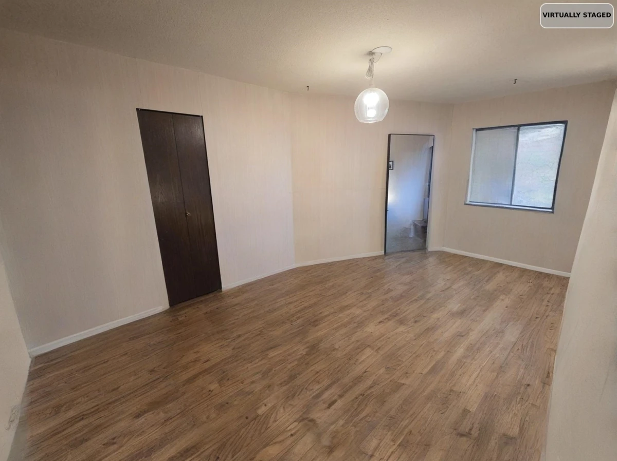 Dining Area Photo of 211 N Warwick Avenue, Burnaby, BC