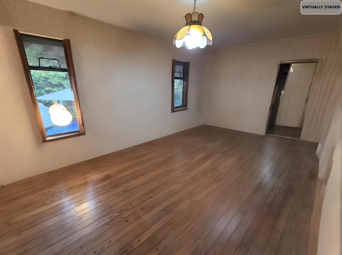 Living Room Photo of 211 N Warwick Avenue, Burnaby, BC