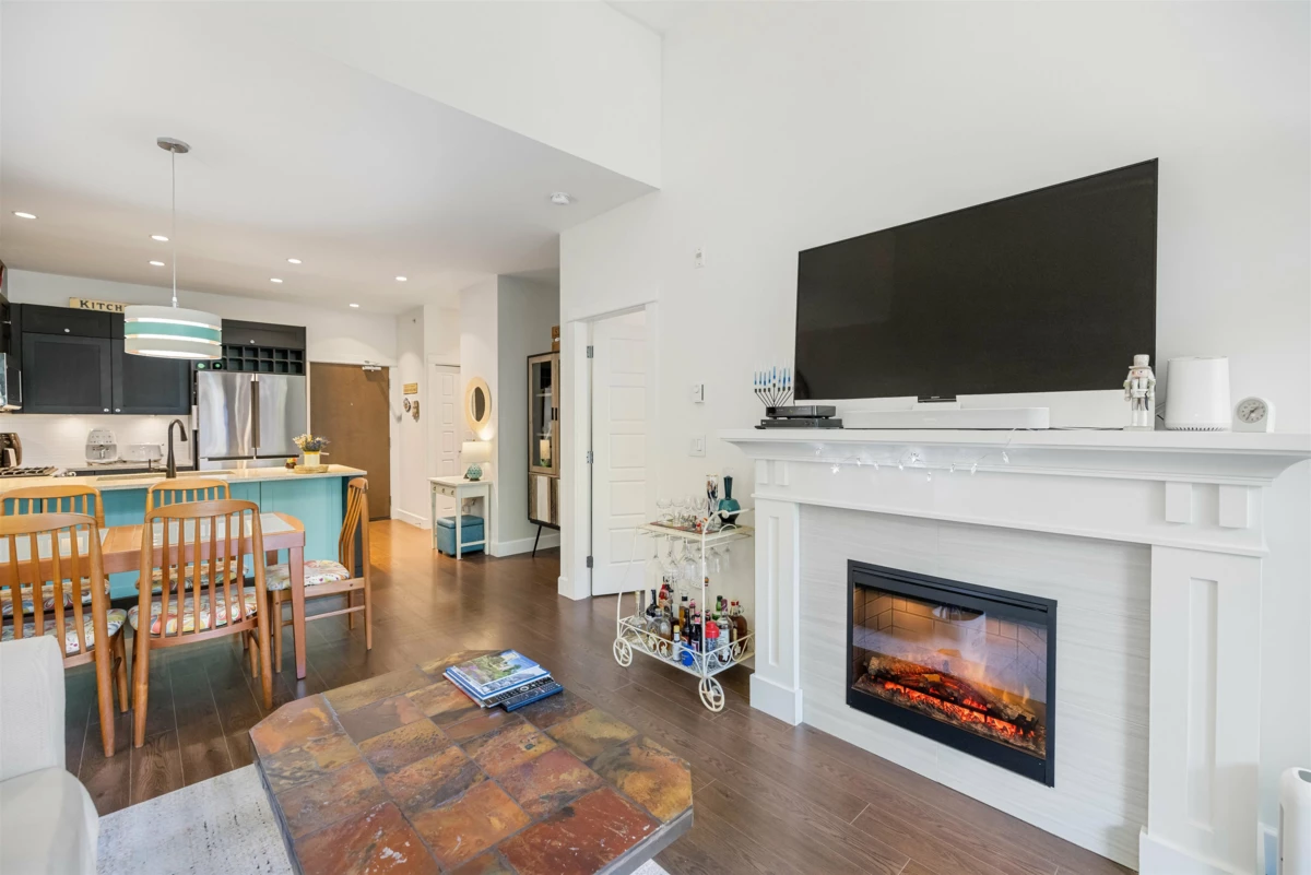 Dining Area Photo of 308 15185 36 Avenue, Surrey, BC