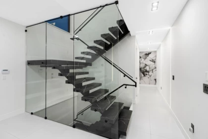 Hallway Photo of 1110 Hillside Road, West Vancouver, BC
