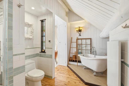 Guest Bathroom Photo of 1253 Adams Road, Bowen Island, BC