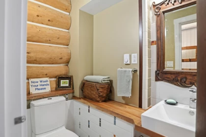Primary Bathroom Photo of 1253 Adams Road, Bowen Island, BC