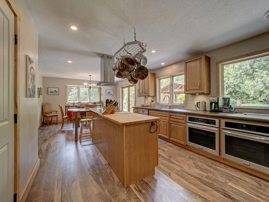 Dining Area Photo of 1317 Lockyer Road, Roberts Creek, BC