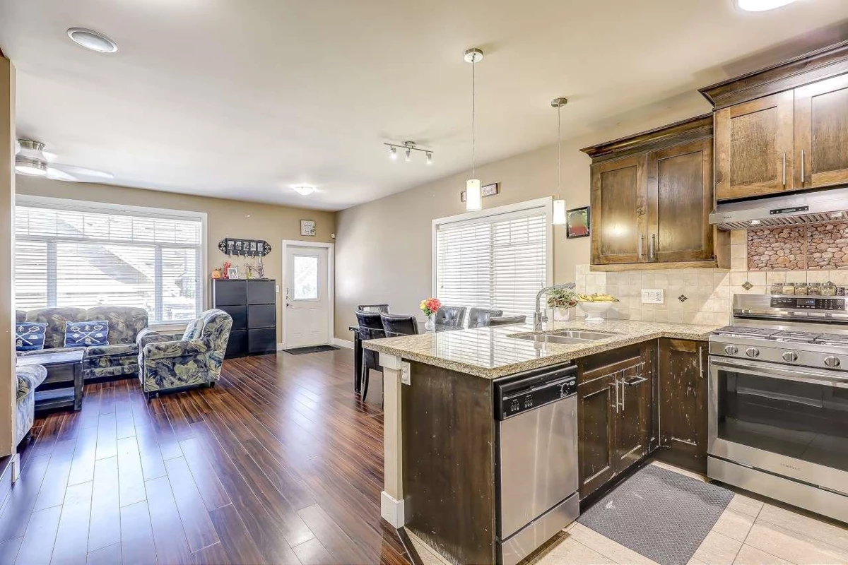 Dining Area Photo of 13987 64 Avenue, Surrey, BC
