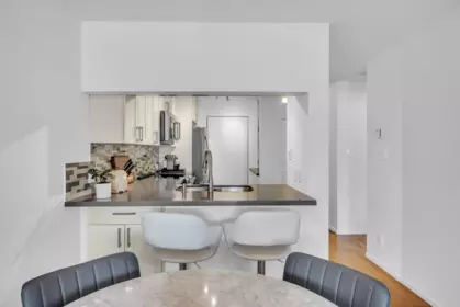 Kitchen Island Photo of 206 511 W 7th Avenue, Vancouver, BC