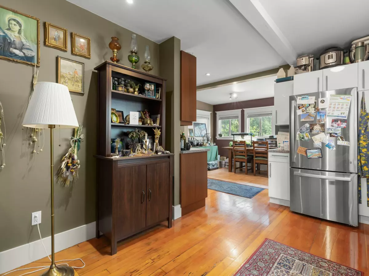 Dining Area Photo of 2258 Oxford Street, Vancouver, BC