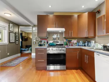 Kitchen Island Photo of 2258 Oxford Street, Vancouver, BC