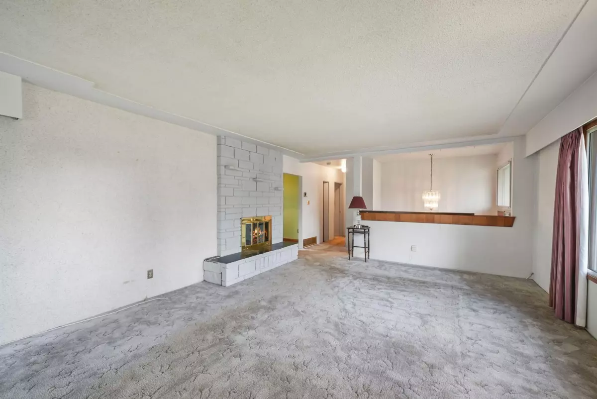 Living Room Photo of 19150 61a Avenue, Surrey, BC