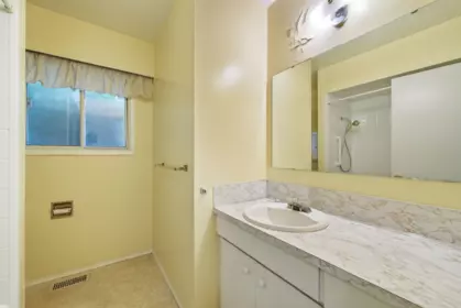 Kitchen Photo of 19150 61a Avenue, Surrey, BC