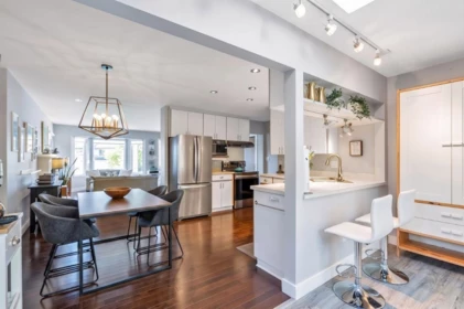 Kitchen Island Photo of 15627 Buena Vista Avenue, White Rock, BC