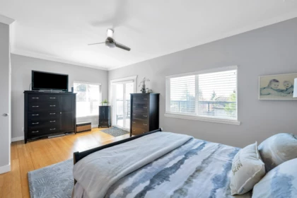 Walk-In Closet Photo of 15627 Buena Vista Avenue, White Rock, BC