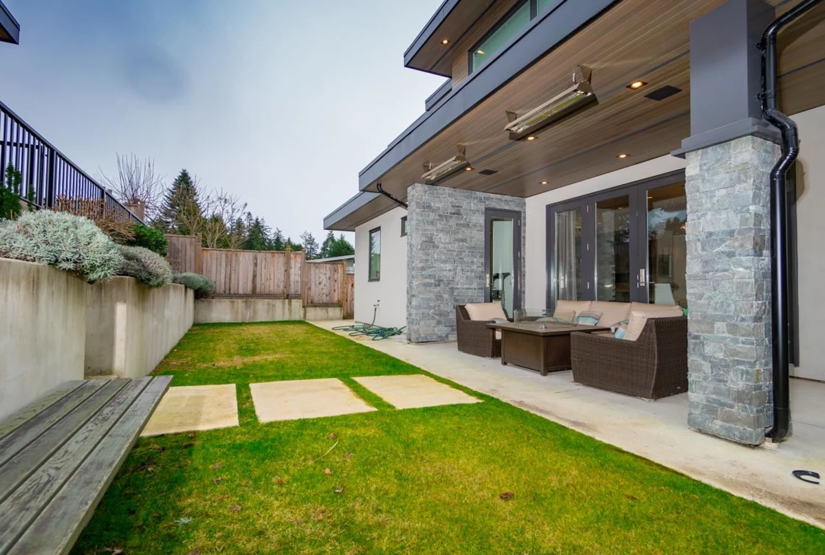 Living Room Photo of 1465 Jefferson Avenue, West Vancouver, BC