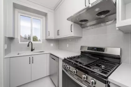 Kitchen Island Photo of 2 14259 Park Drive, Surrey, BC