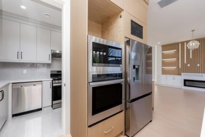 Kitchen Photo of 2 14259 Park Drive, Surrey, BC