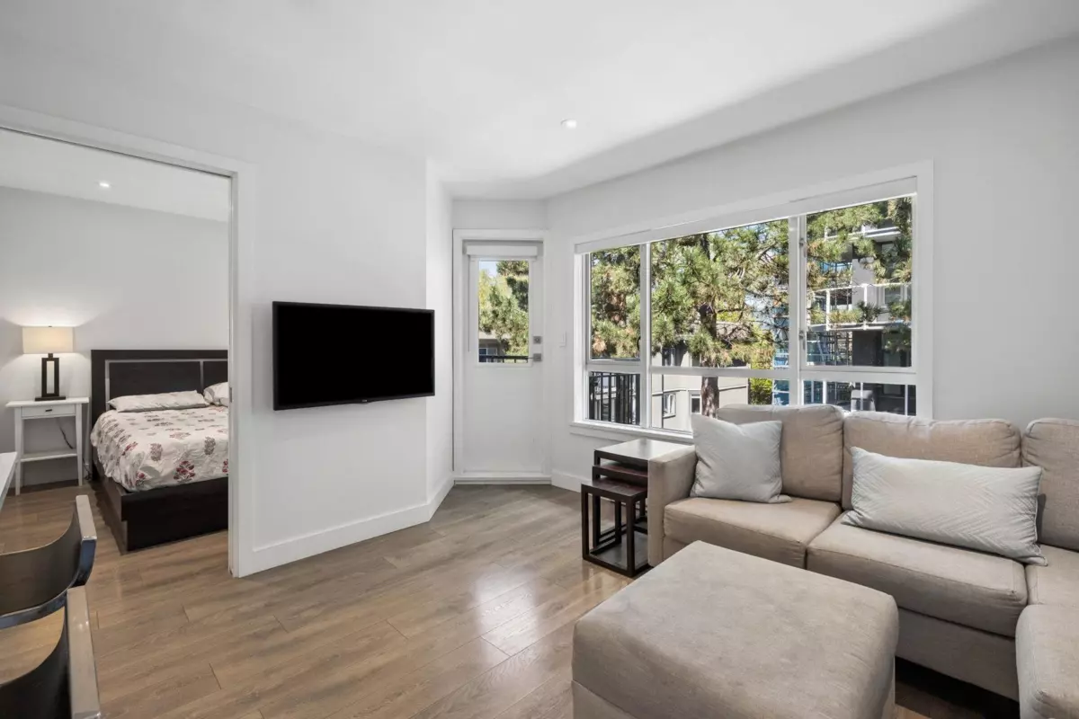 Family Room Photo of 302 555 W 14th Avenue, Vancouver, BC