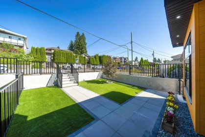 8012 11th Avenue, Burnaby, BC, Burnaby — Half Duplex for sale