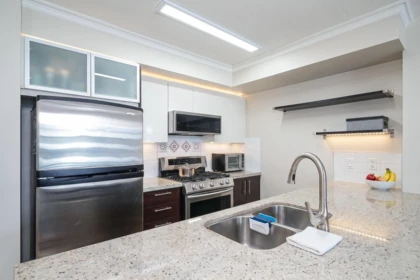 802 2289 Yukon Crescent, Burnaby, BC, Burnaby — Apartment/Condo for sale