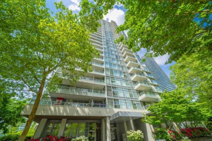 802 2289 Yukon Crescent, Burnaby, BC, Burnaby — Apartment/Condo for sale