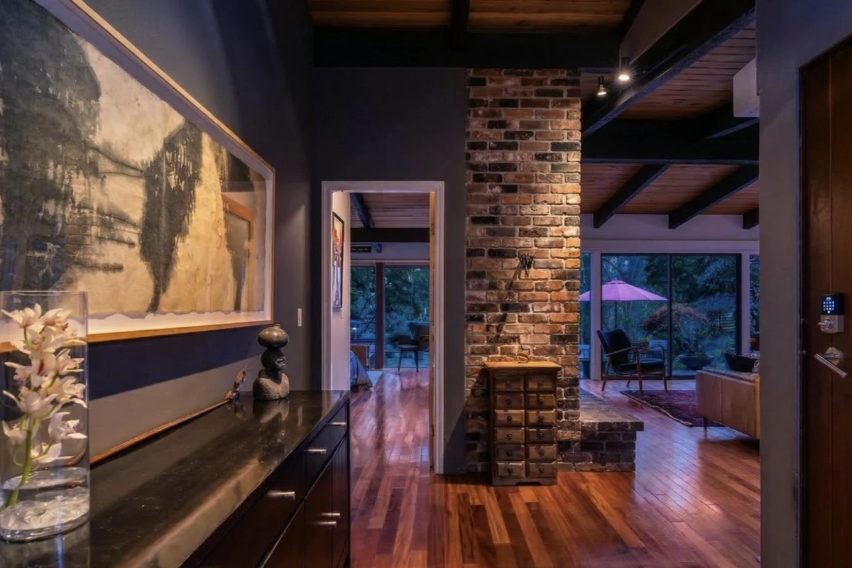 Dining Area Photo of 808 Seymour Boulevard, North Vancouver, BC