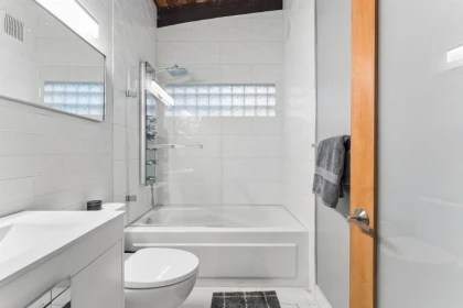 Hallway Photo of 808 Seymour Boulevard, North Vancouver, BC