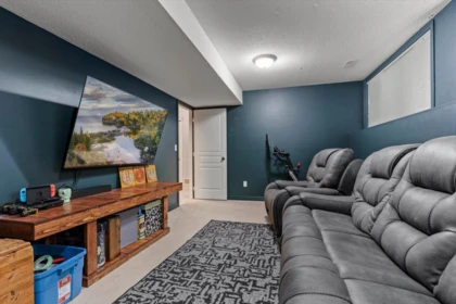 Entry Foyer Photo of 105 46360 Valleyview Road, Chilliwack, BC