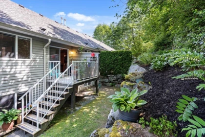 Front Yard Photo of 105 46360 Valleyview Road, Chilliwack, BC