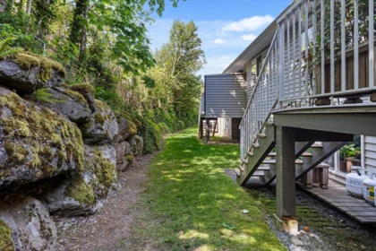 Garden / Landscaping Photo of 105 46360 Valleyview Road, Chilliwack, BC