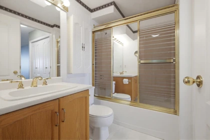 Hot Tub / Spa Photo of 39 1973 Winfield Drive, Abbotsford, BC