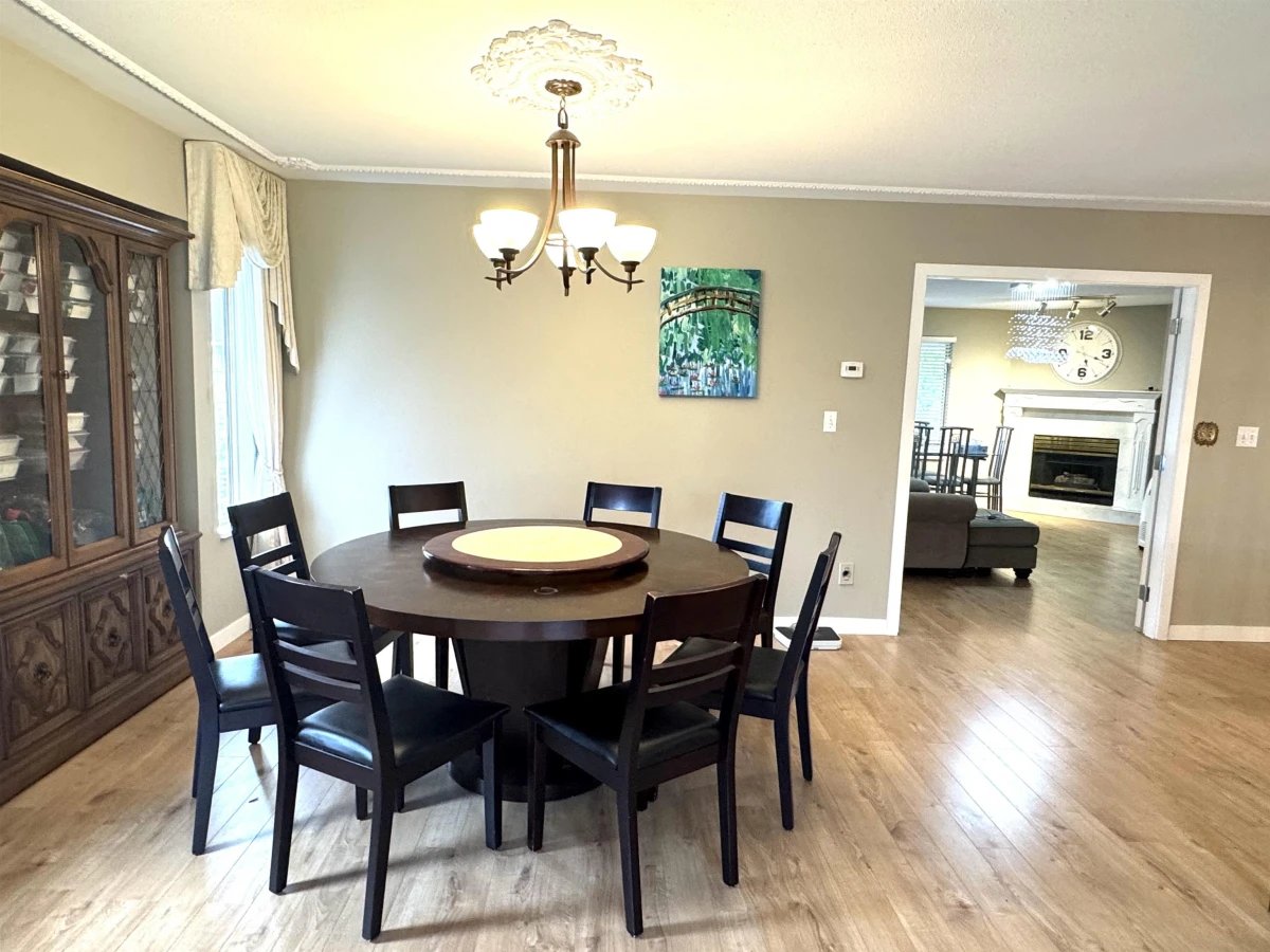 Dining Area Photo of 16328 96 Avenue, Surrey, BC