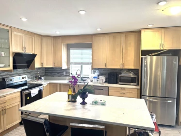 Kitchen Photo of 16328 96 Avenue, Surrey, BC