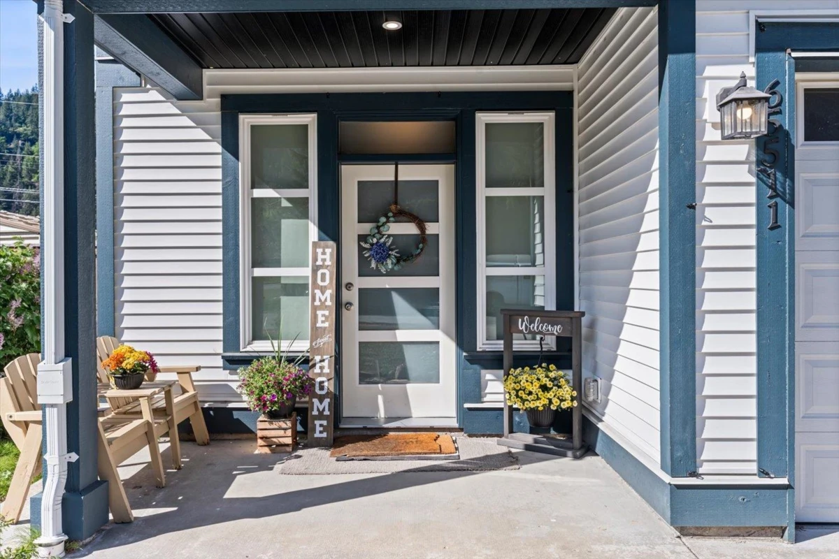 Living Room Photo of 65511 Skylark Lane, Hope, BC