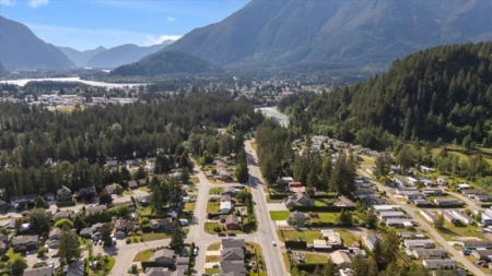 Community Amenities Photo (Clubhouse) of 65511 Skylark Lane, Hope, BC