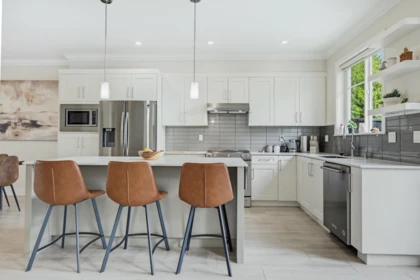 Kitchen Island Photo of 75 15665 Mountain View Drive, Surrey, BC