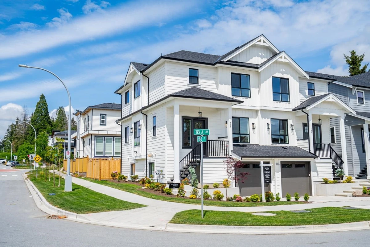 Family Room Photo of 101 16613 18a Avenue, Surrey, BC