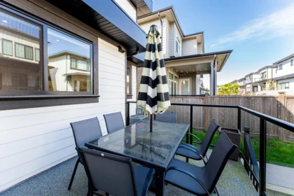 Front Yard Photo of 16771 18a Avenue Avenue, Surrey, BC