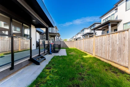 Garden / Landscaping Photo of 16771 18a Avenue Avenue, Surrey, BC