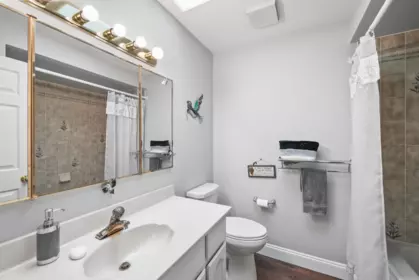 Guest Bathroom Photo of 2 32925 Maclure Road, Abbotsford, BC