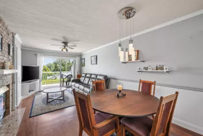 Kitchen Photo of 2 32925 Maclure Road, Abbotsford, BC