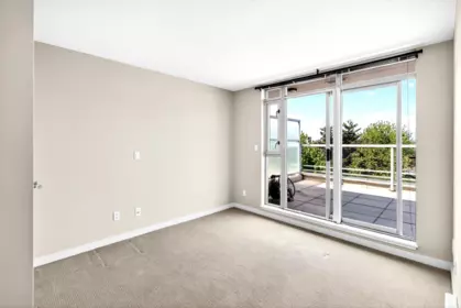Walk-In Closet Photo of 606 9373 Hemlock Drive, Richmond, BC