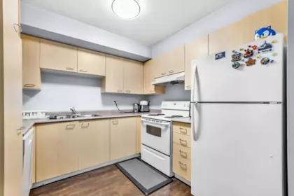 Kitchen Island Photo of 19 9977 138 Street, Surrey, BC