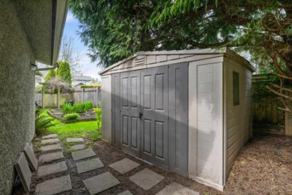Swimming Pool Photo of 4970 Dogwood Lane, Delta, BC
