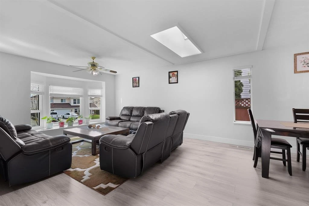 Dining Area Photo of 3099 Curlew Drive, Abbotsford, BC