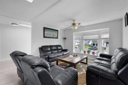 Kitchen Island Photo of 3099 Curlew Drive, Abbotsford, BC