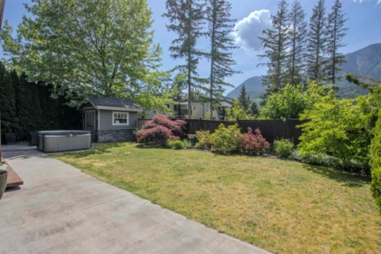 Kitchen Photo of 3 1355 Depot Road, Squamish, BC