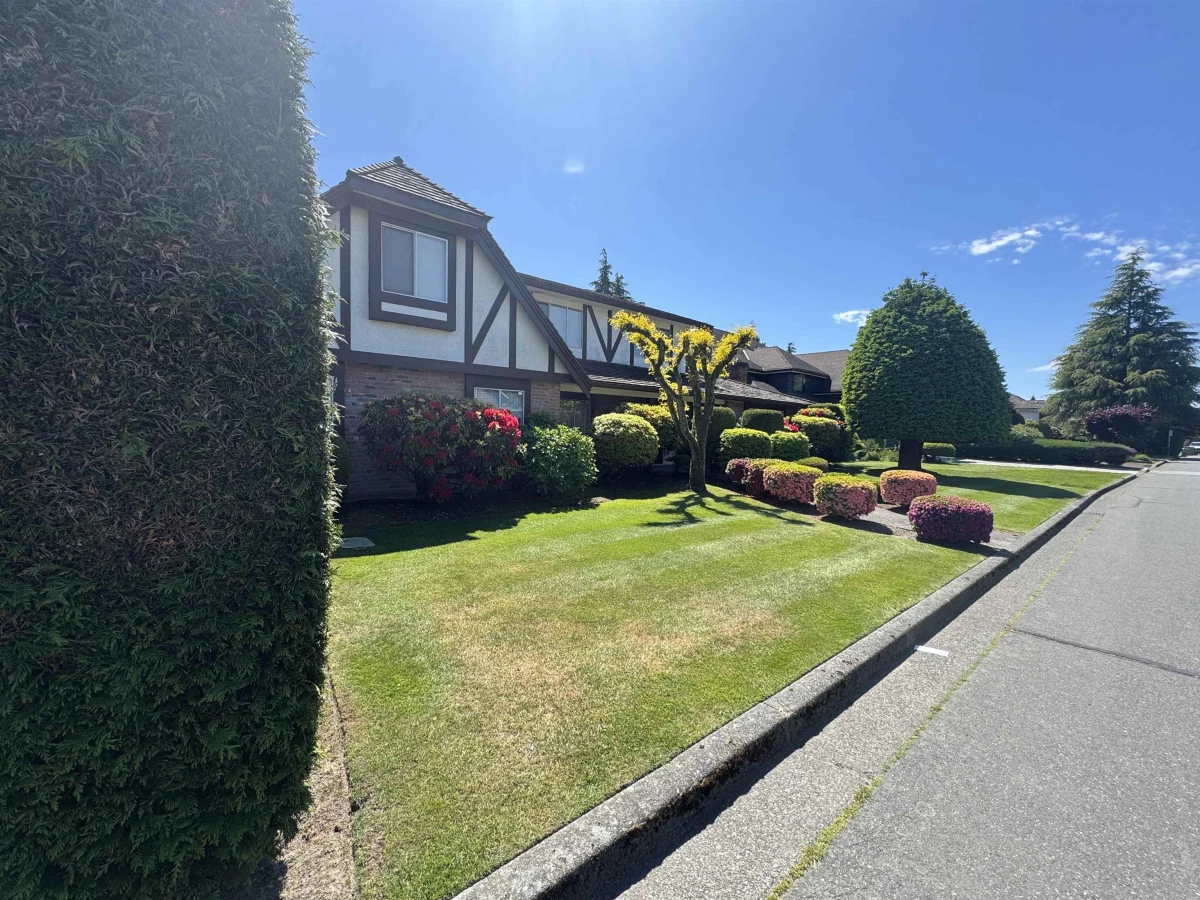 Family Room Photo of 6680 Juniper Drive, Richmond, BC