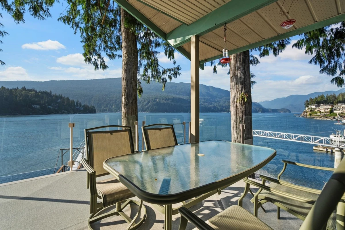 Family Room Photo of 155 Turtlehead Road, Belcarra, BC